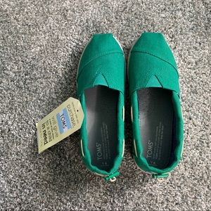 NWT Toms